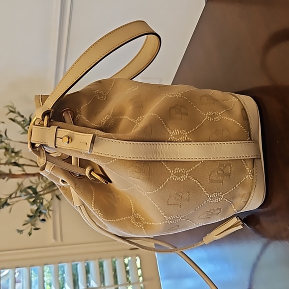 Dooney & Bourke Monogram Signature Drawstring Bucket Shoulder Bag White Leather - Picture 6 of 17